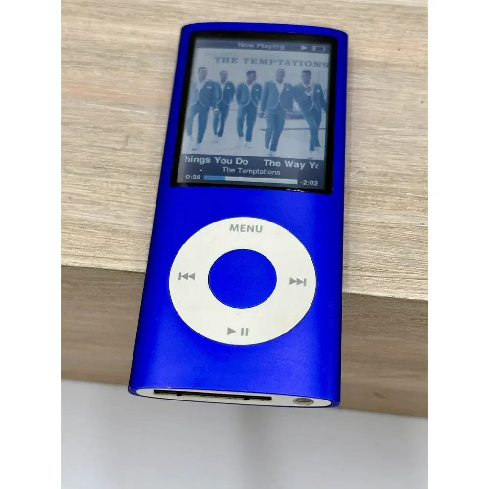 Apple iPod Nano 4th Generation Purple 8 GB A1320